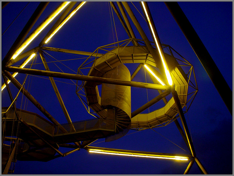 Tetraeder@night II