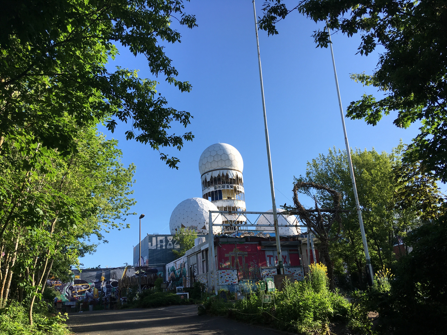 Teufelsberg Berlins höchster Skulpturengarten Unity