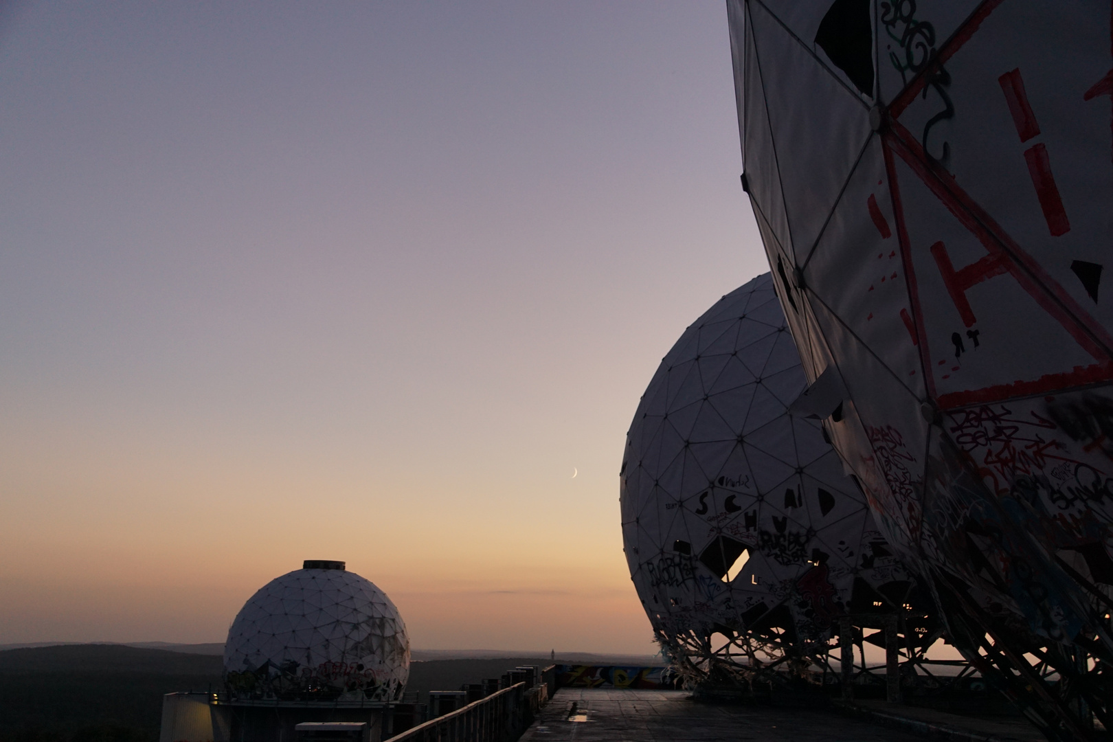 Teufelsberg - Radarkuppeln in der untergehenden Sonne