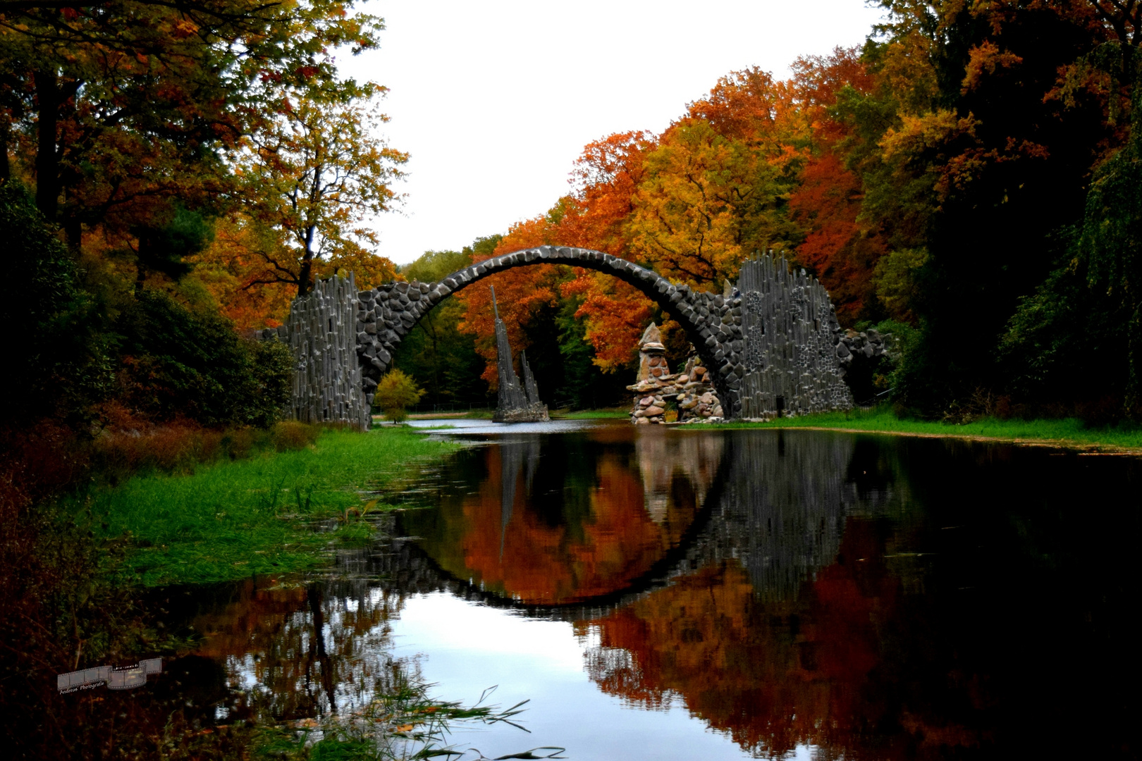 Teufelsbrücke im Herbst