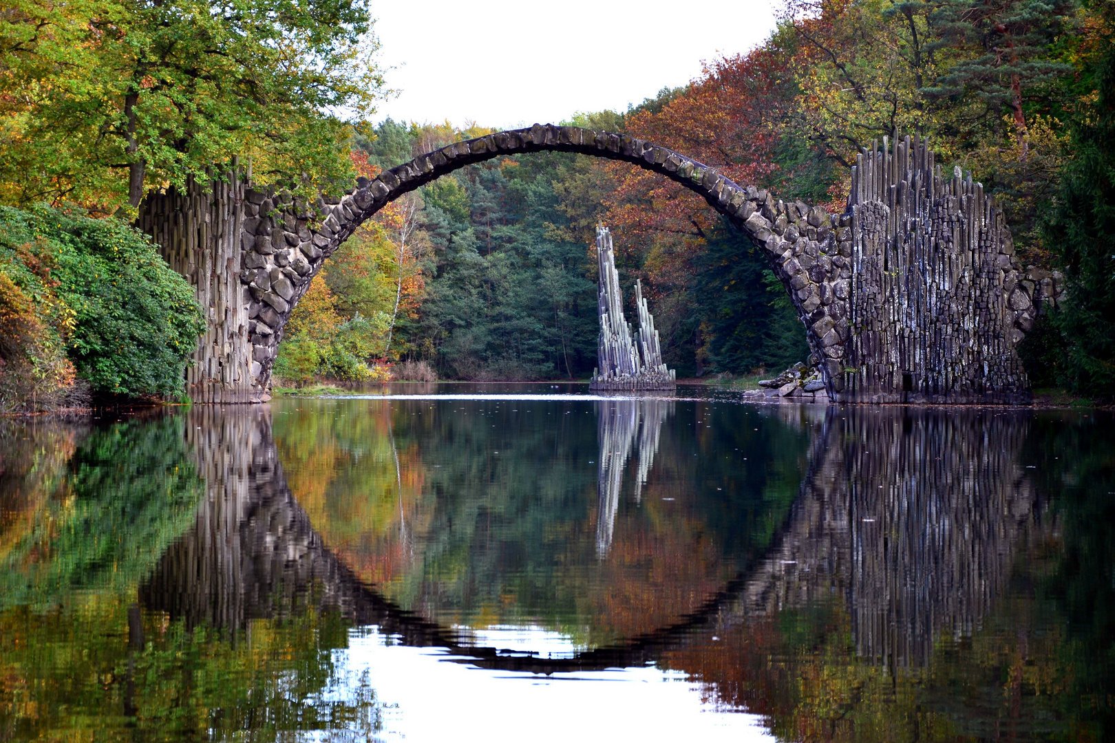 Teufelsbrücke im Rakotzsee