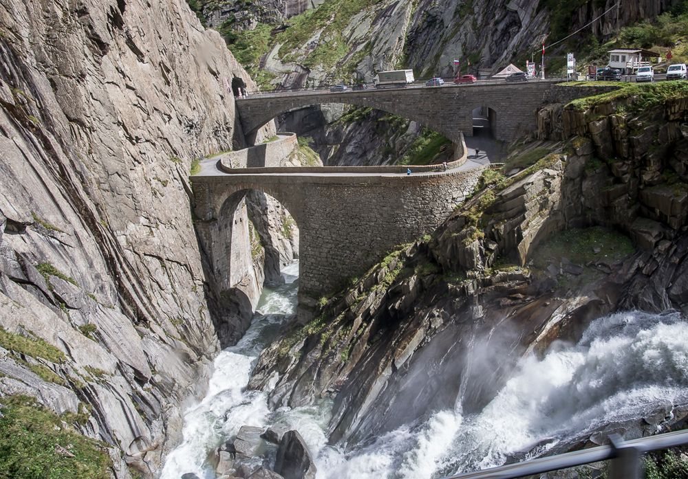 Teufelsbrücke in der Schöllenen Foto & Bild | world, schweiz, reise