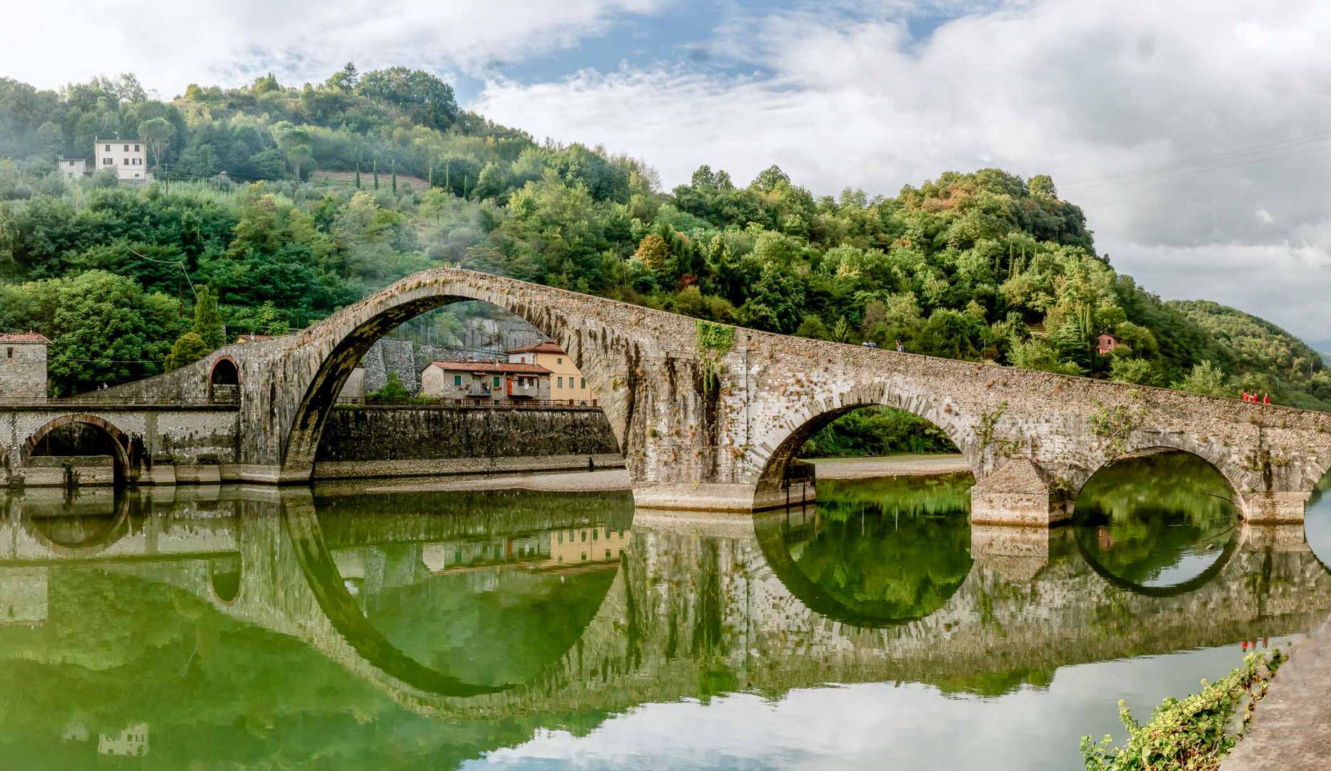 Teufelsbrücke in der Toscana..