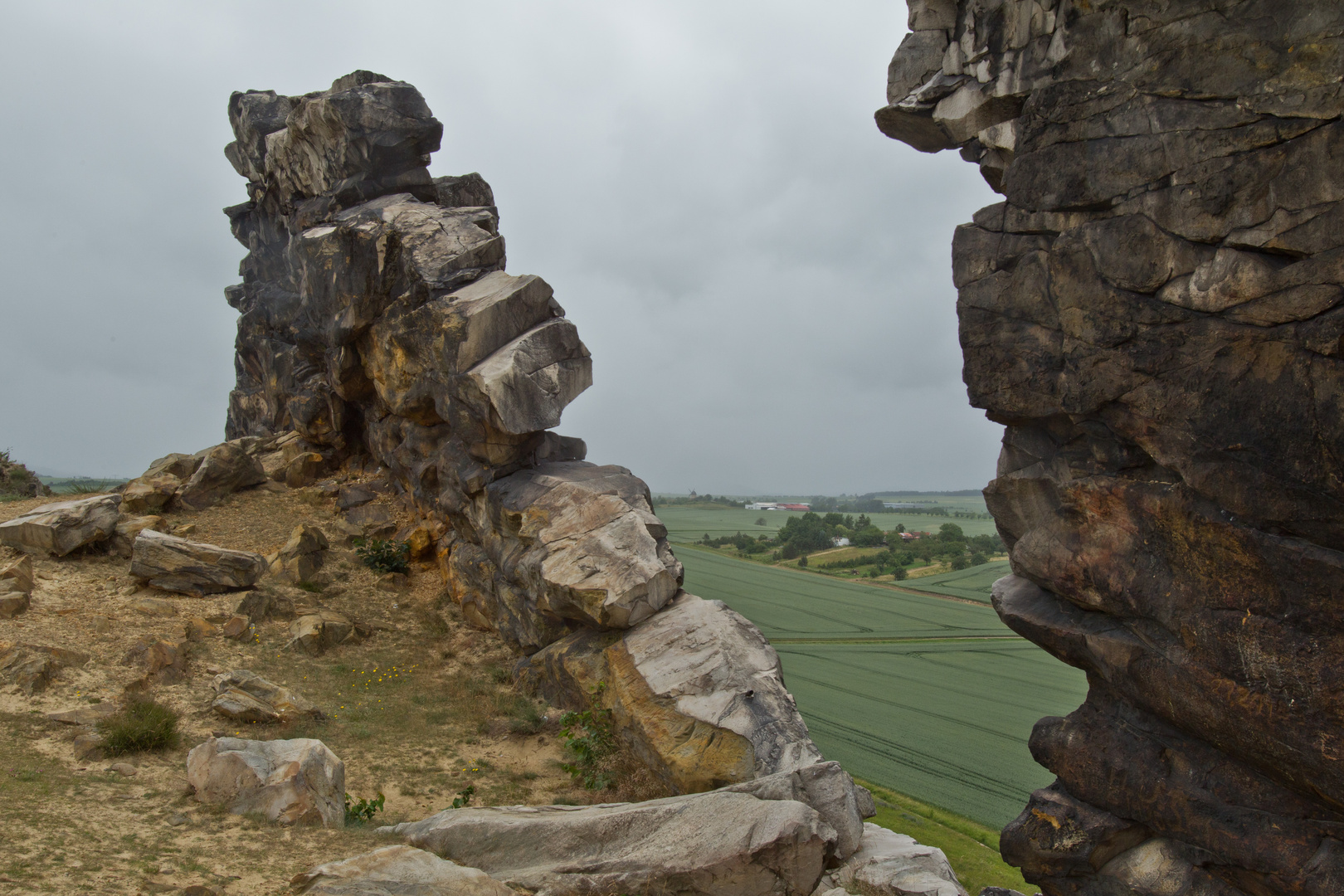 * Teufelsmauer - Durchblick *