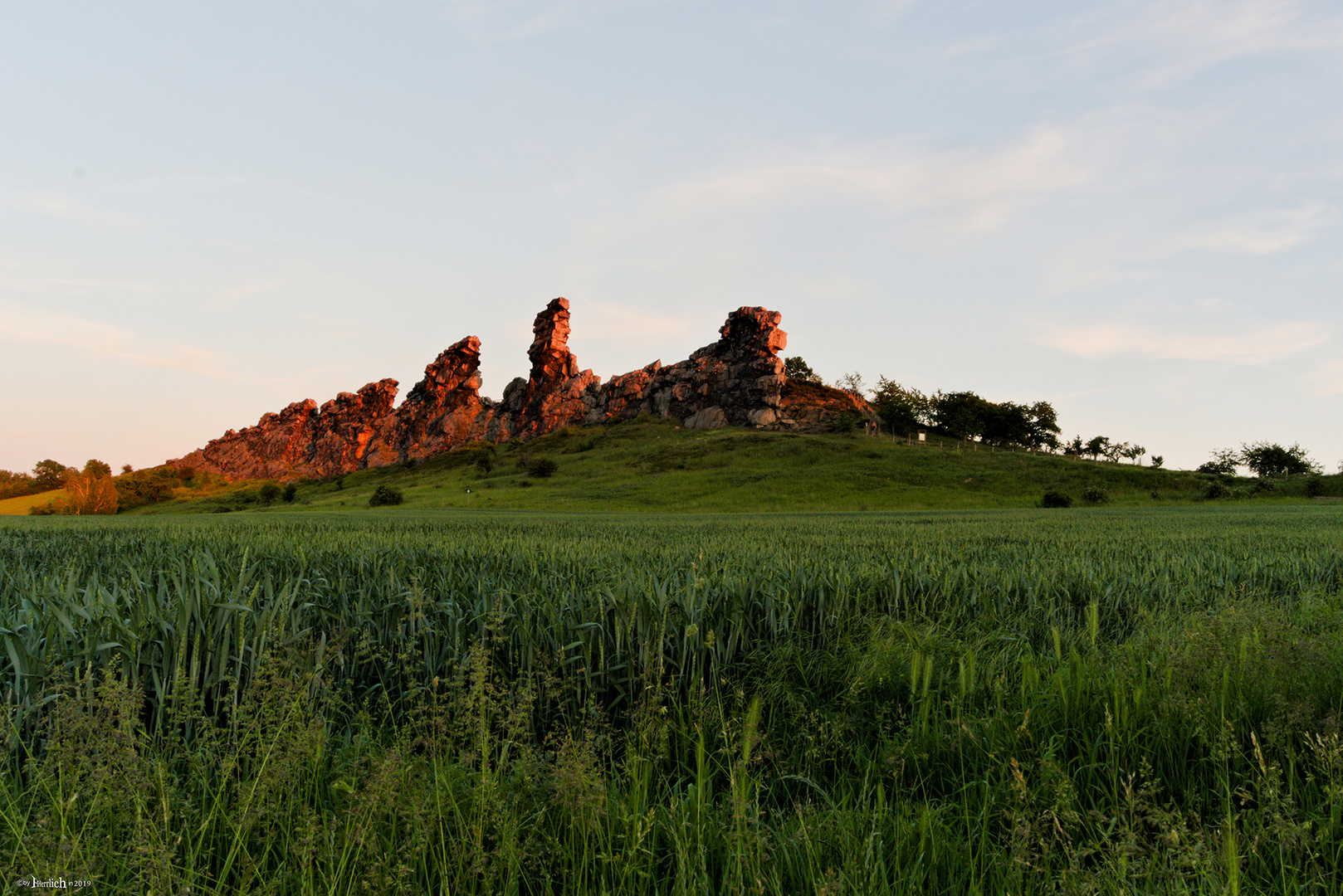 Teufelsmauer Weddersleben im Sonnenuntergang.