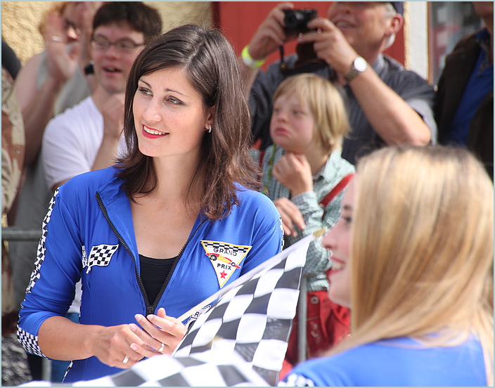 TEXT AUTOBIOGRAFIE Foto: GridGirl START Rallye Ü845K