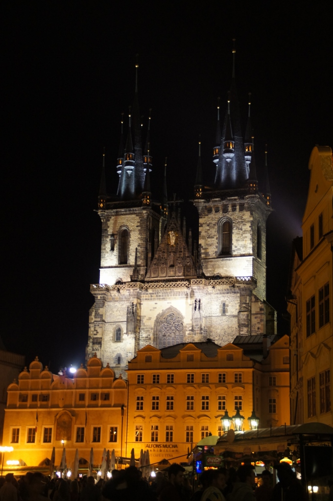 Teynkirche bei Nacht