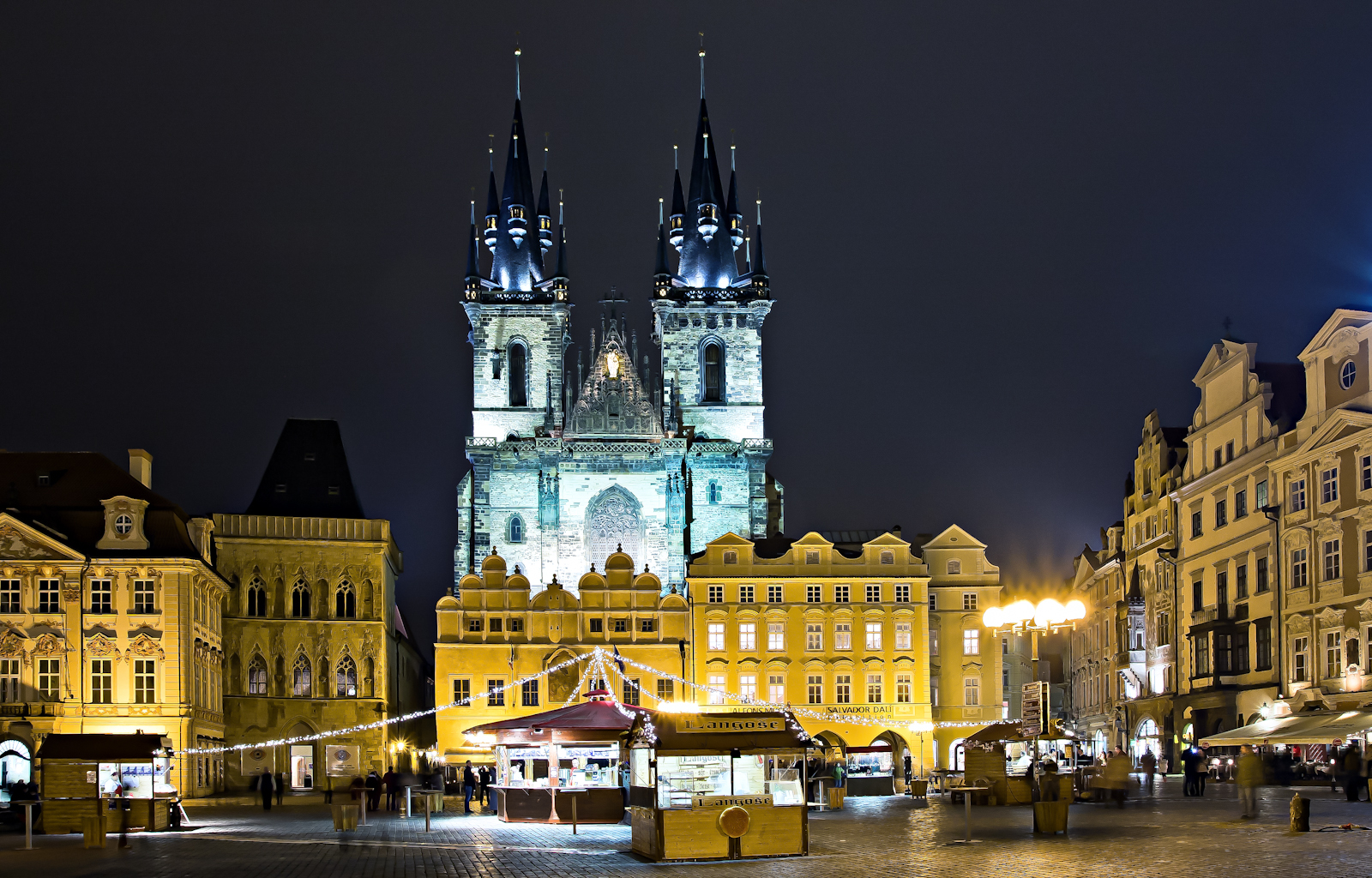 Teynkirche bei Nacht