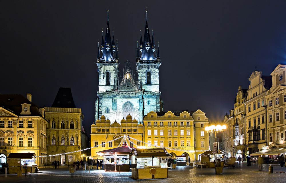 Teynkirche bei Nacht