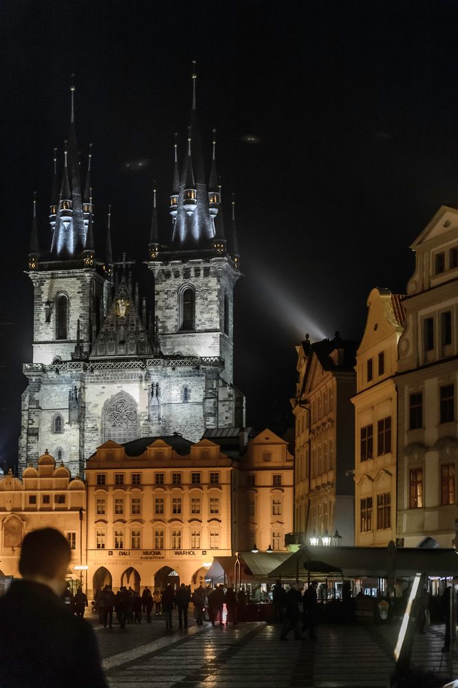 Teynkirche bei Nacht