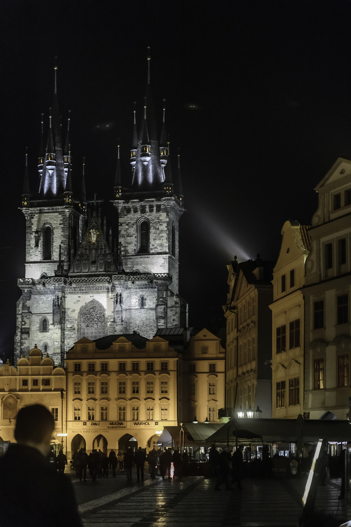 Teynkirche bei Nacht