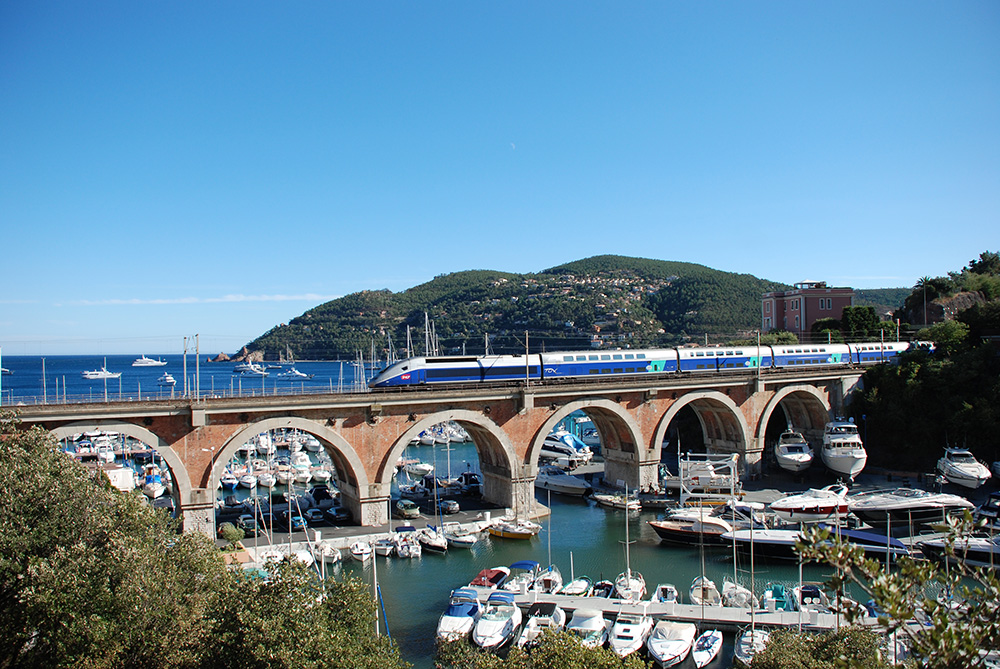 TGV Méditerranée bei la Napoule