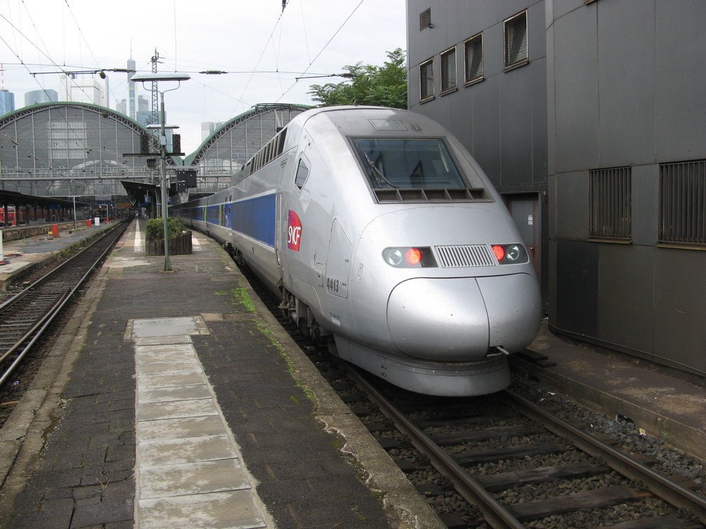 TGV POS 4413 erreicht Frankfurt Hbf