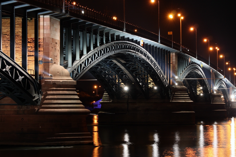 TH-Brücke in Sicht Rheinabwärts