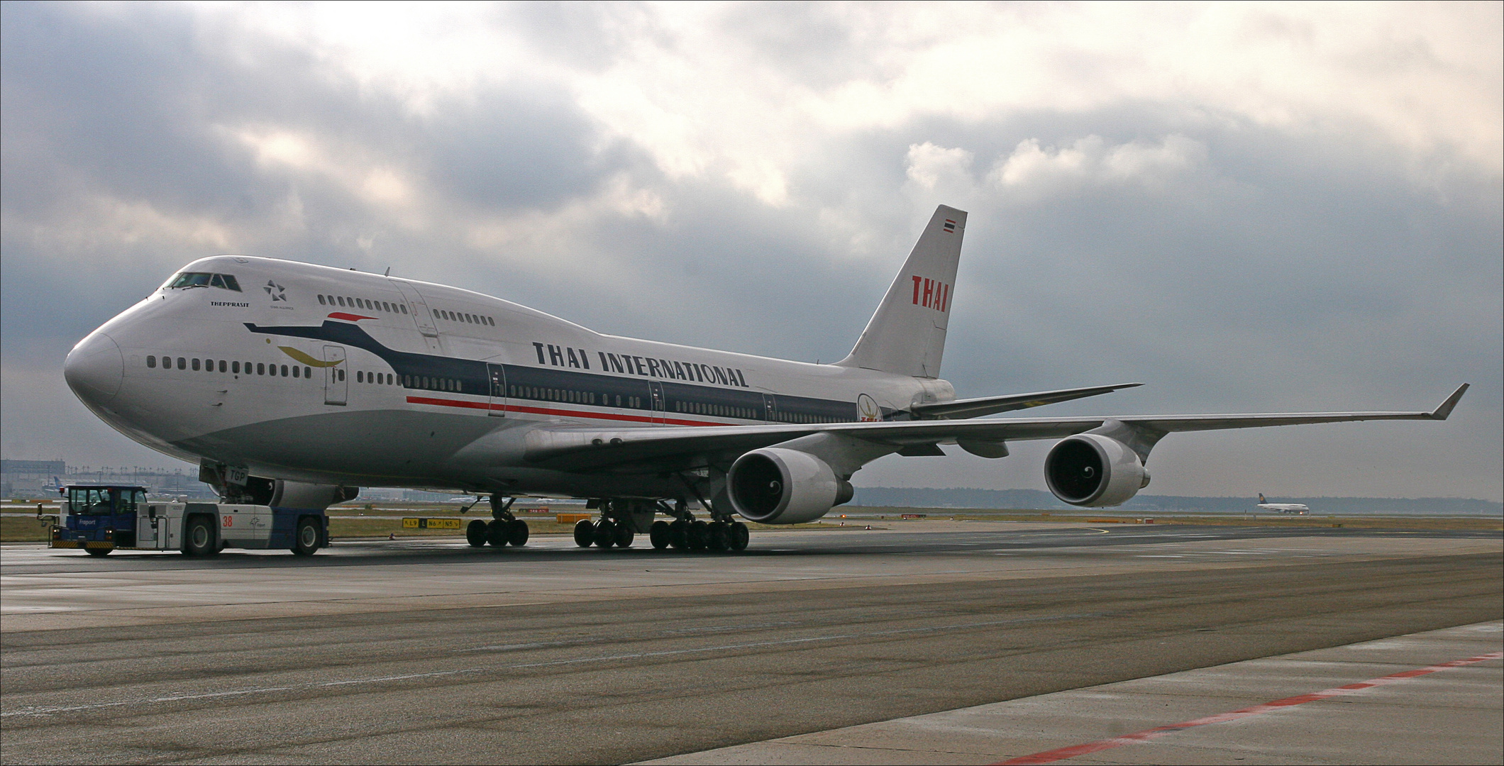 Thai 747-400