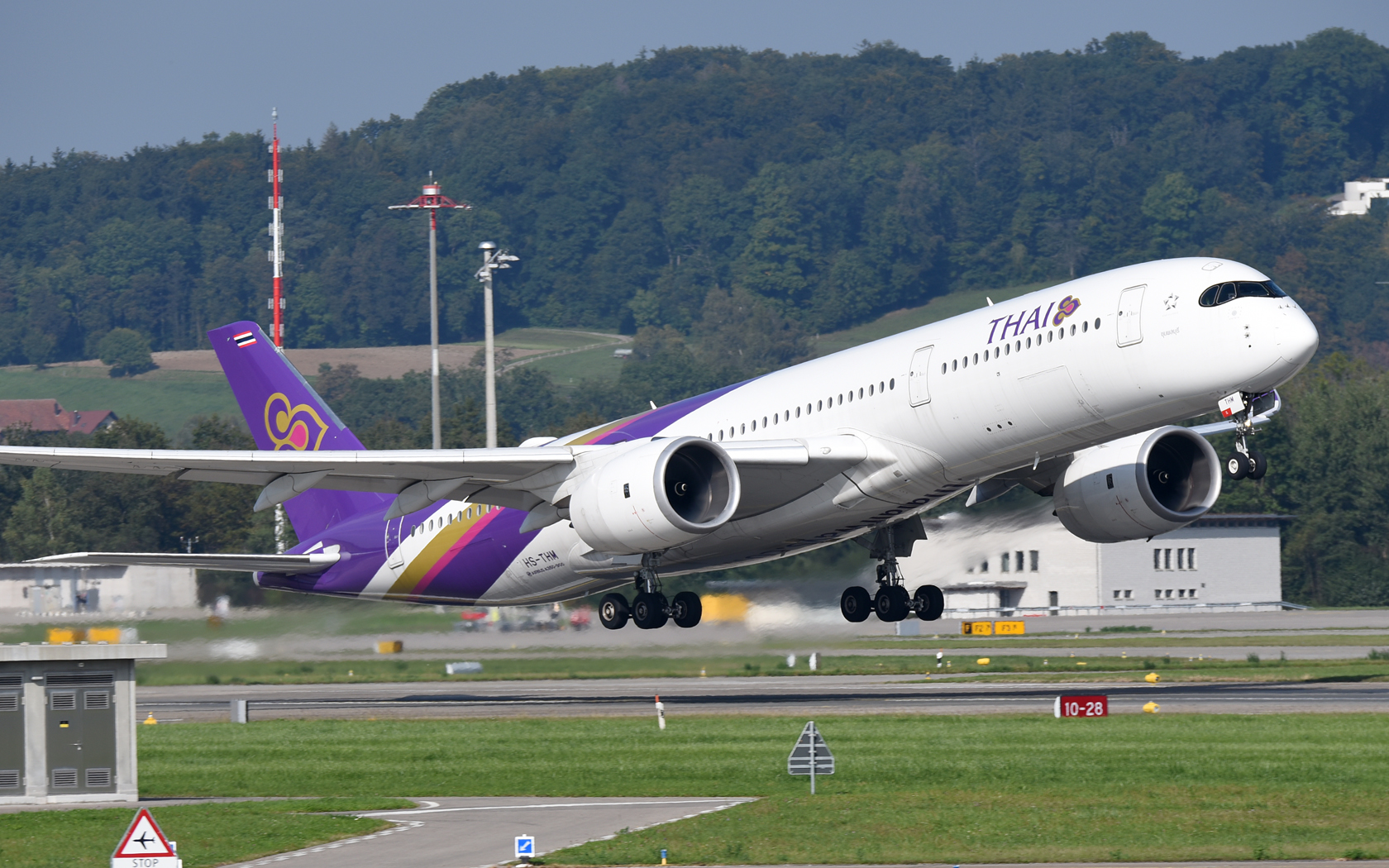 Thai Airways Airbus A350-900 HS-THM 