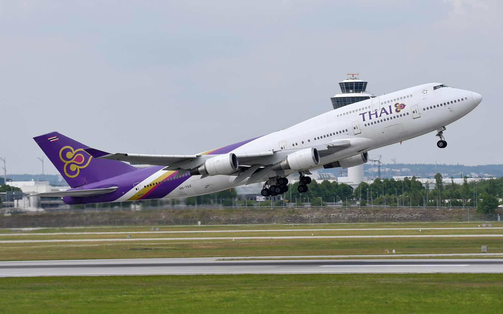 Thai Airways Boeing 747-400 HS-TGZ 