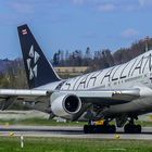 Thai Boeing 747 Star Alliance Livery beim Take Off in ZRH