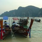 Thai Boote vor Kophiphi