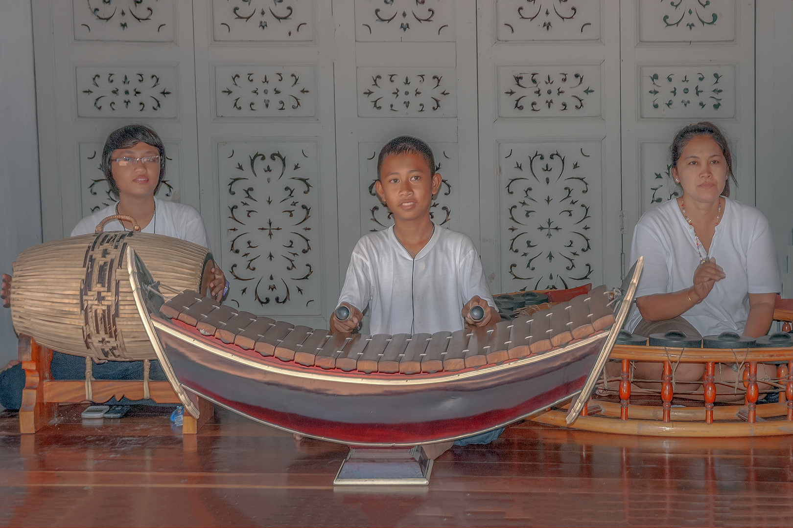 Thai kids playing Thai music