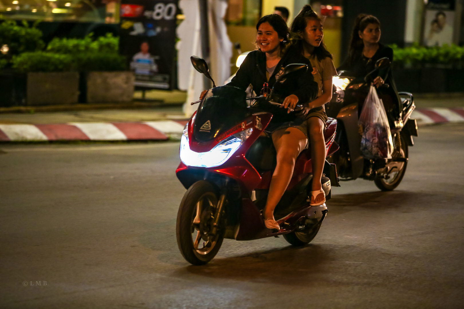 Thai Ladies haben Fahrspaß