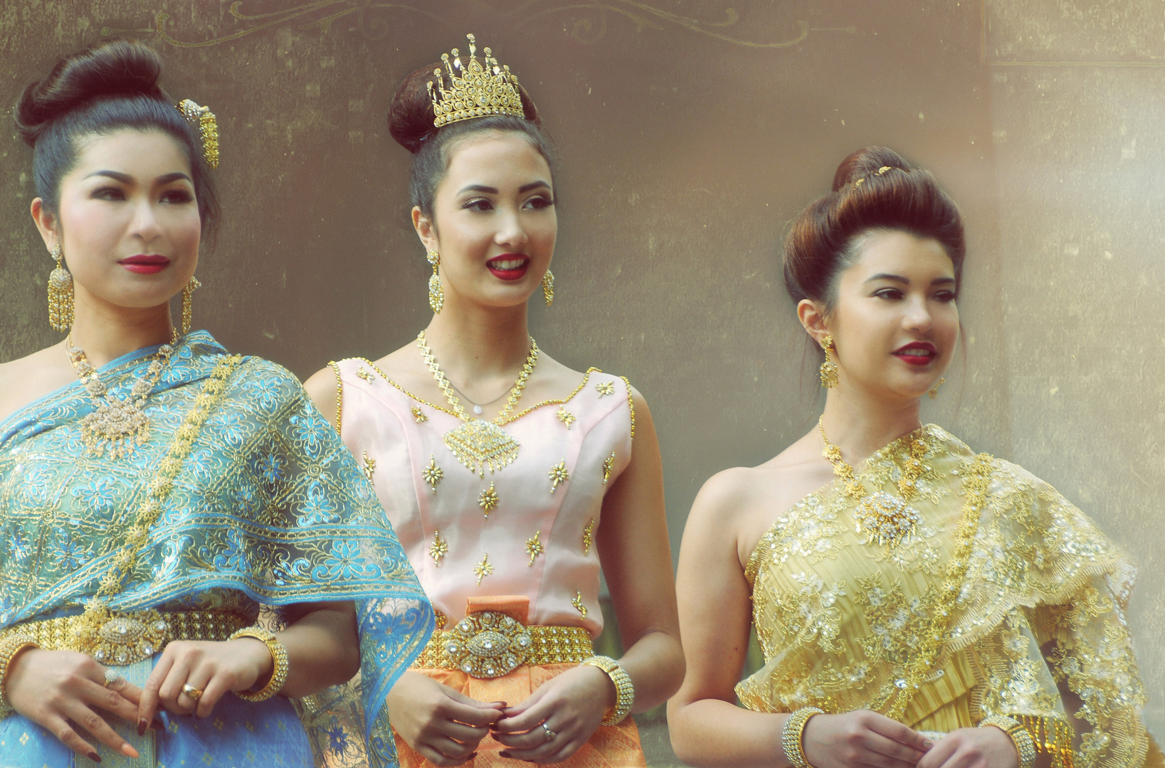 Thai Prinzessin und ihre Zofen