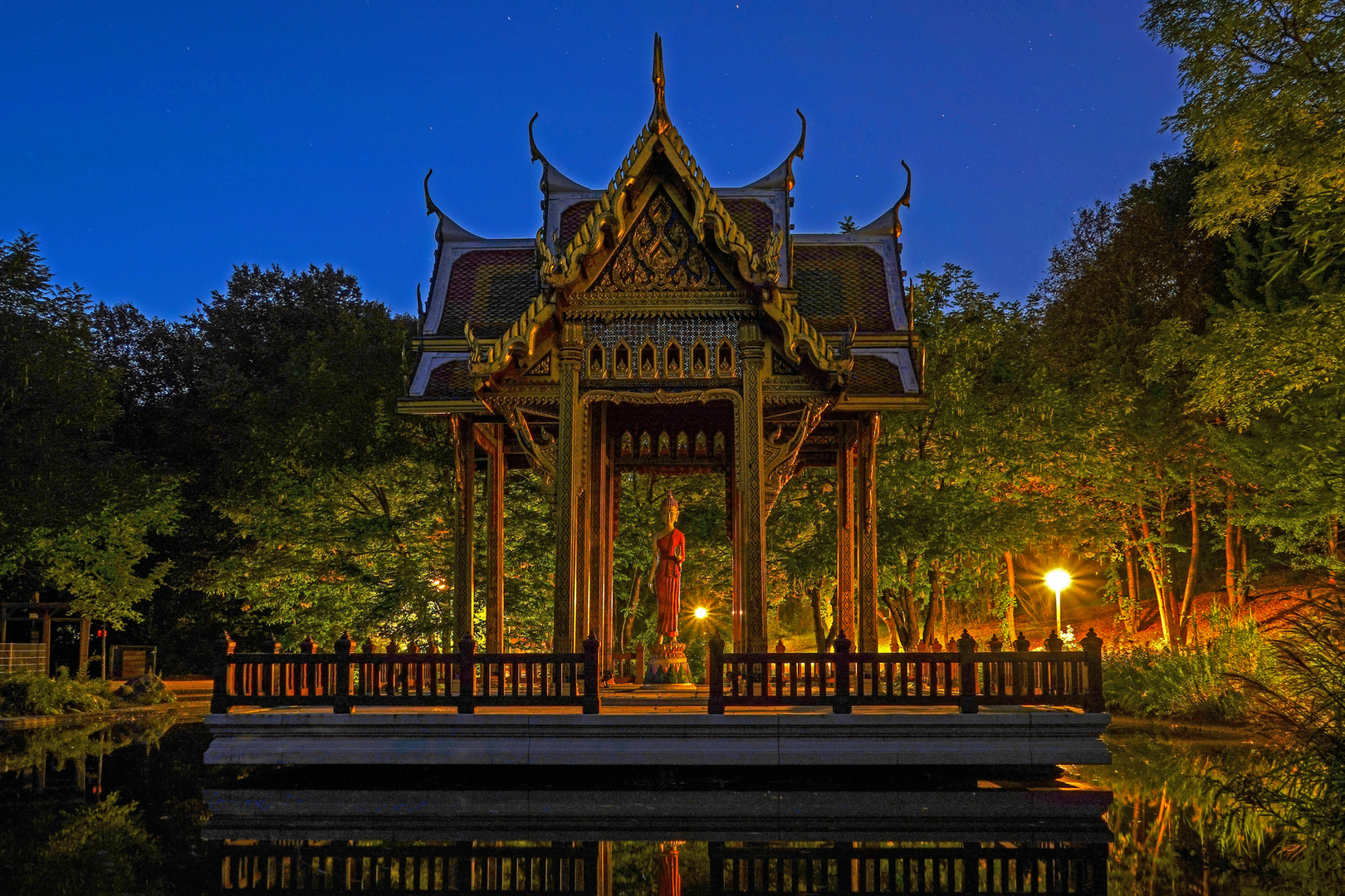 Thai Sala, ein Hauch von Asien mitten in München__Nachtaufnahme