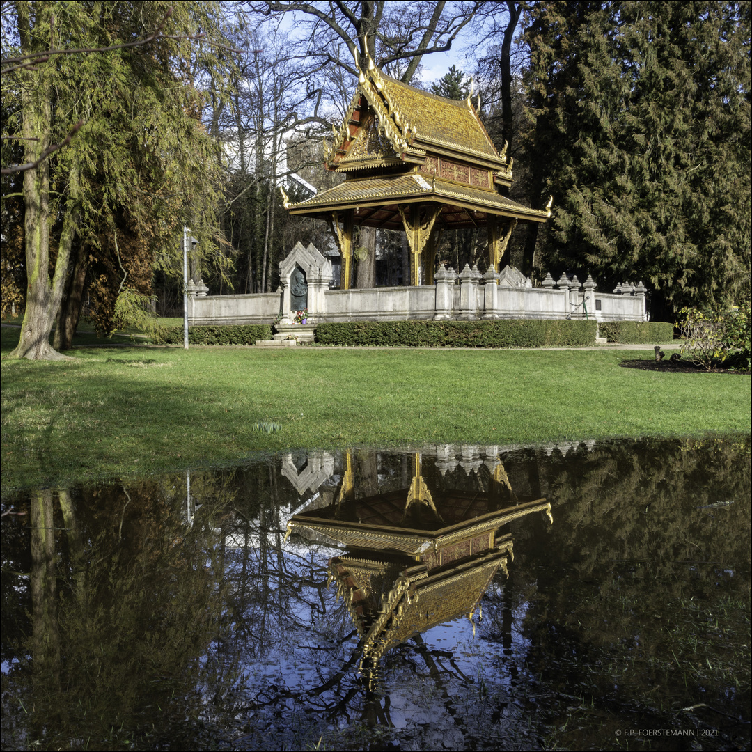 Thai-Sala im Park