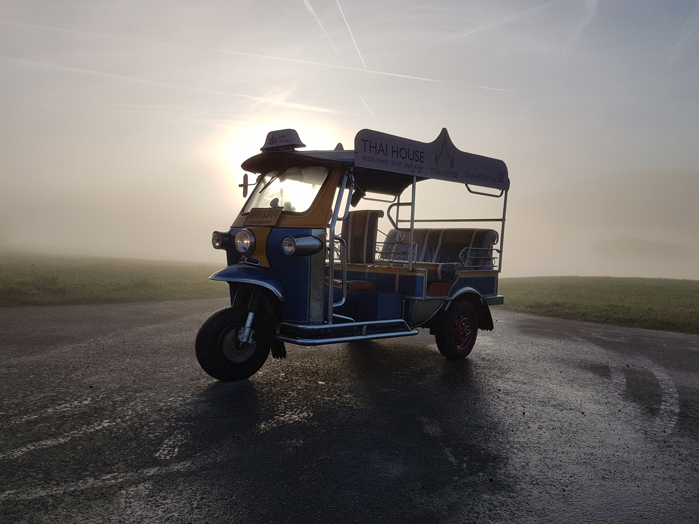 Thai-TukTuk im Morgennebel