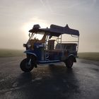 Thai-TukTuk im Morgennebel