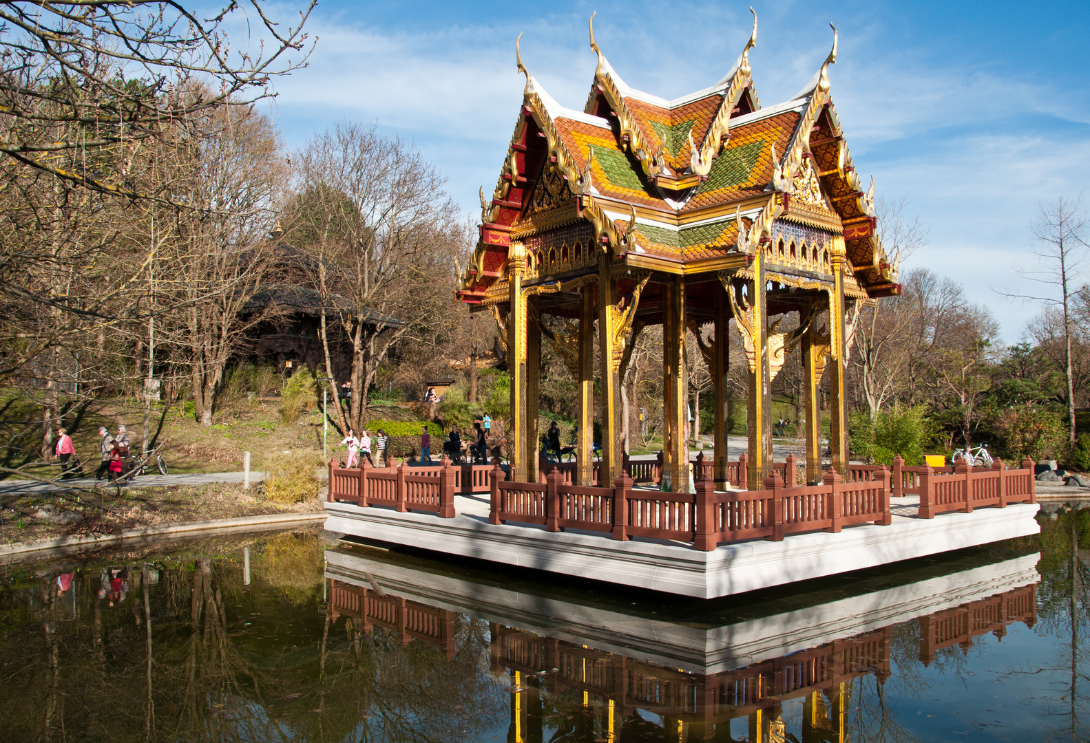 Thailändische "Sala" (Pavillon) im Westpark