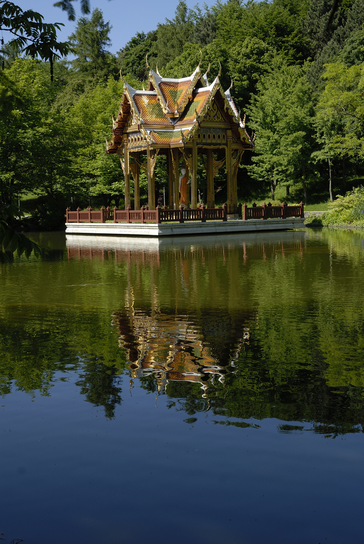 Thailändischer Wasser Tempel - München-Westpark