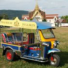 Thailändisches Tuk-Tuk Taxi vor dem Wat in Gretzenbach CH