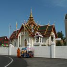 thailändisches Tuk-Tuk vor dem Wat in Gretzenbach