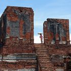 Thailand Ayutthaya - Frau mit Schirm