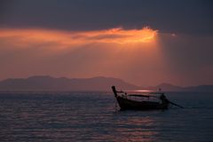 Thailand, Meer, Longtailboot, Sonnenuntergang