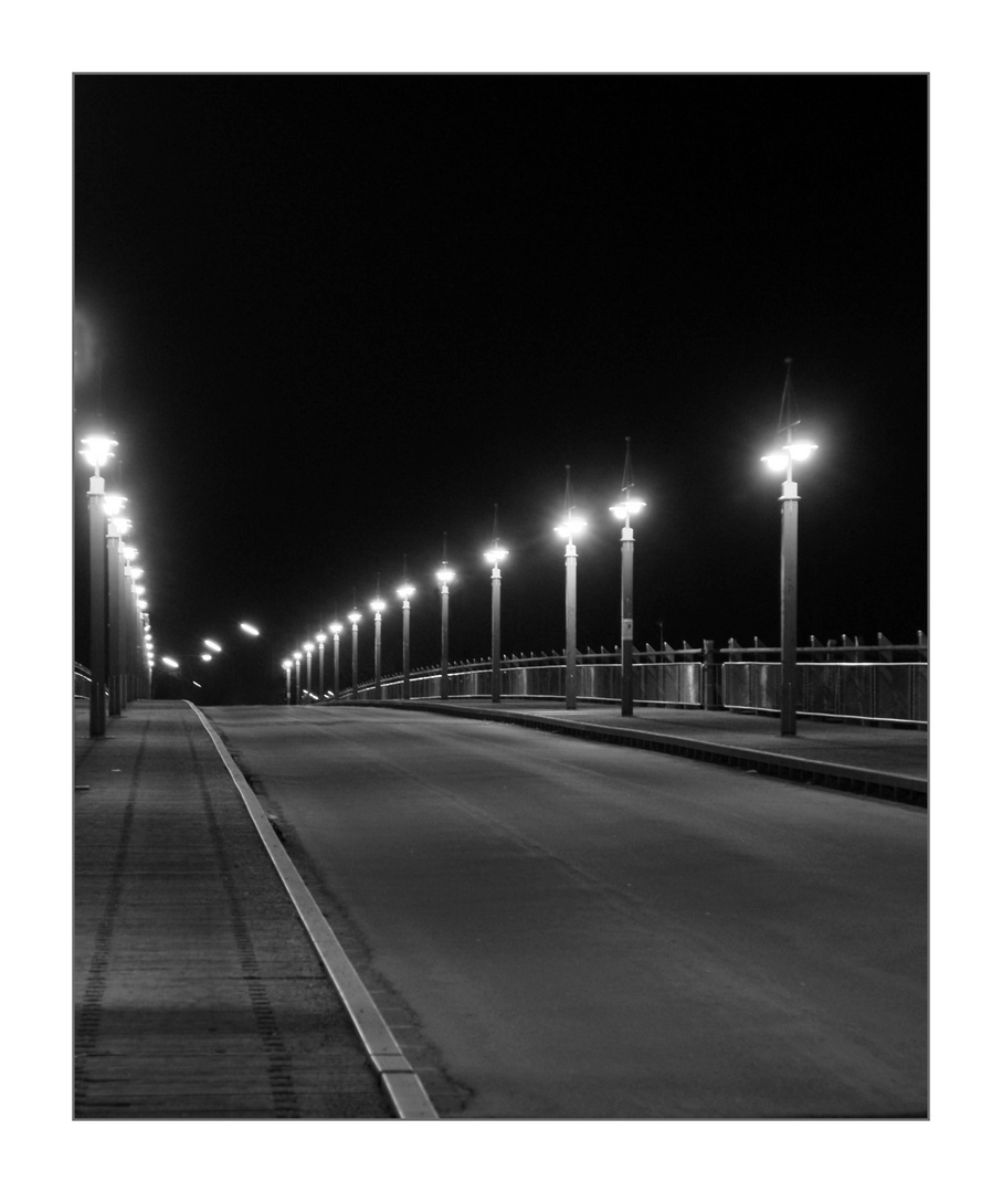 Thalkirchner Brucke Bei Nacht Foto Bild Architektur Strassen Brucken Bruckenbauwerke Bilder Auf Fotocommunity