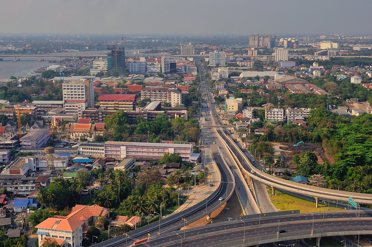 Thanon Nonthaburi one intersection