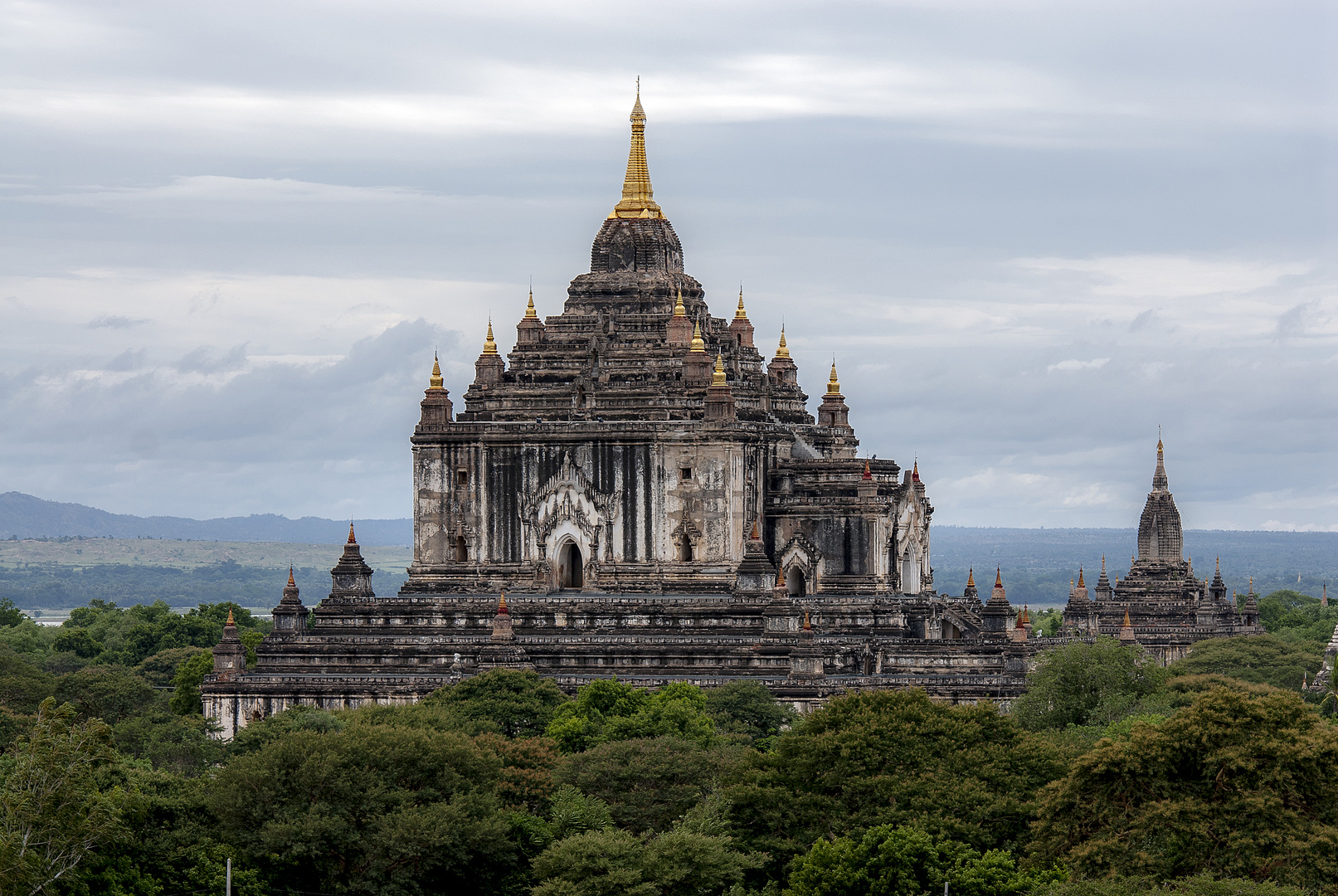 Thatbyinnyu Temple in Bagan