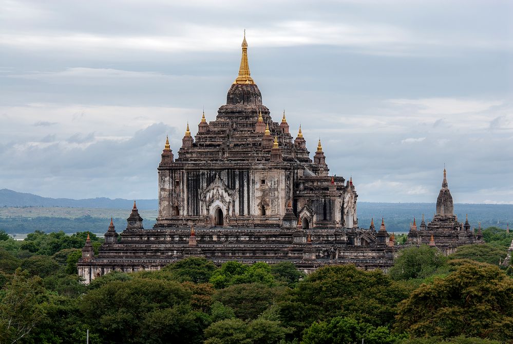 Thatbyinnyu Temple in Bagan