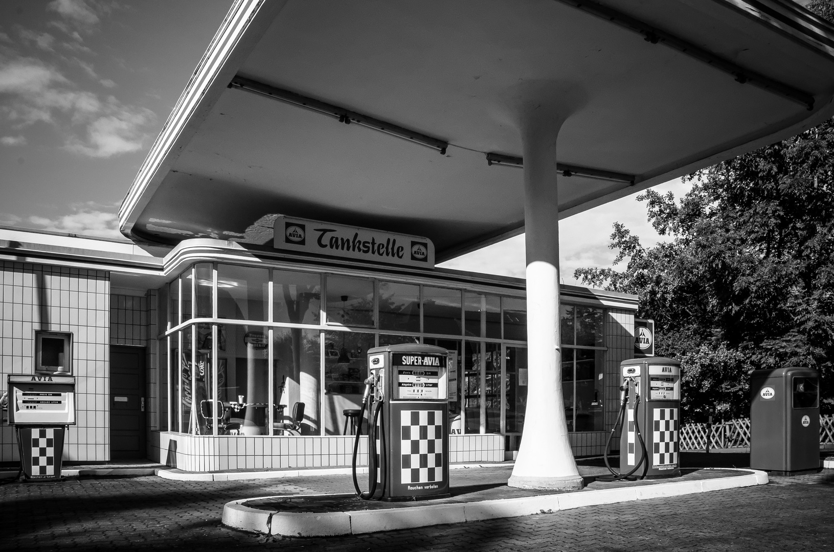 The 50's Filling Station - b/w