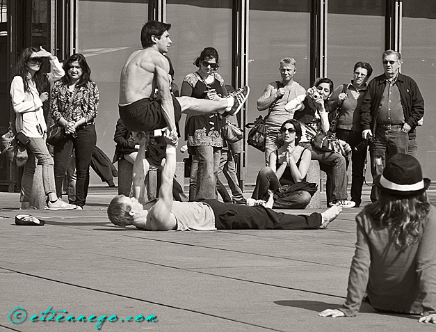 The acrobats • 1