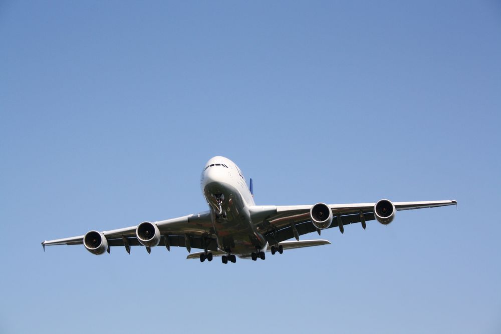 "The Air-Boss" im Anflug auf Hamburg beim 100.Flughafengeburtstag