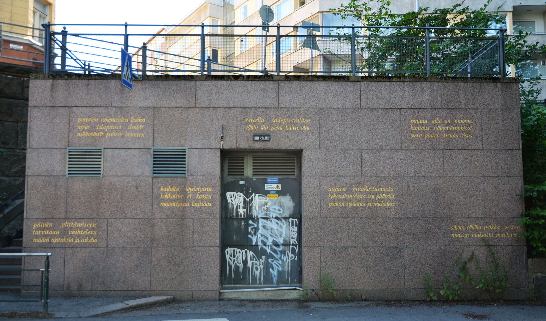 The aphorism wall on Kapteeninkatu