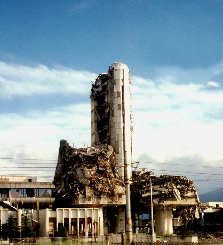 "the art of war" - Pressehaus "OSLOBODENJE" in Sarajevo