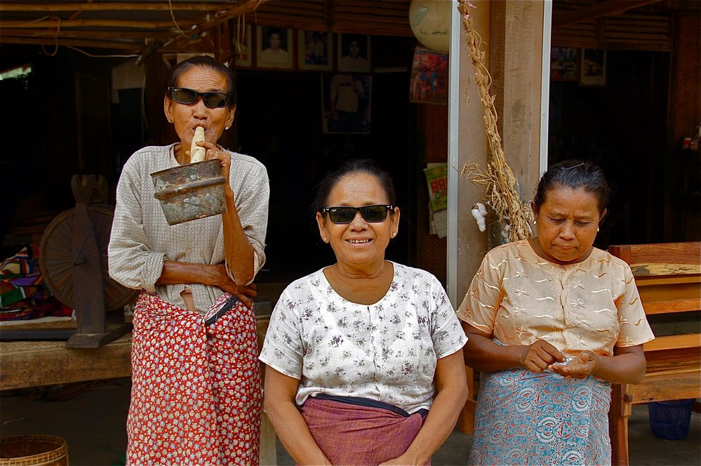 the ashtray and the ladys, bagan, burma 2011