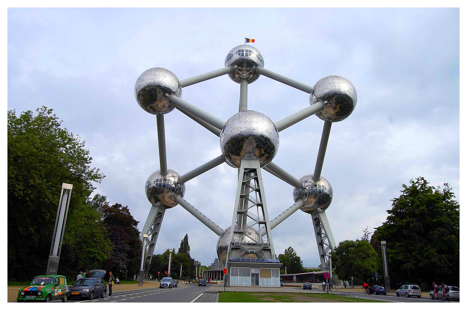 THE ATOMIUM