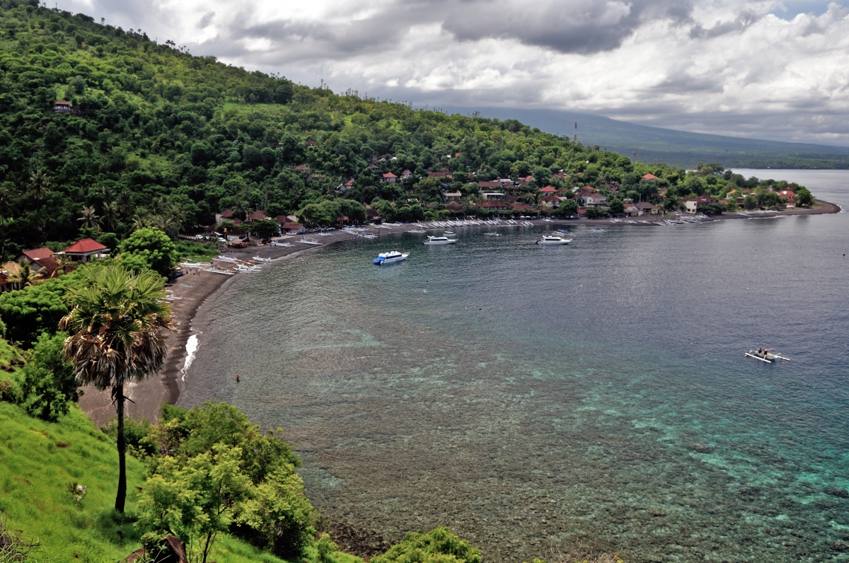 The bay of Jemeluk