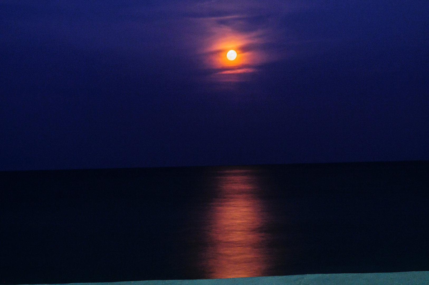 The Beauty of the Moon at the Shore