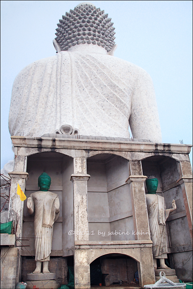 ... the big buddha of phuket: ein wahrzeichen "mit rück(en)halt" ...